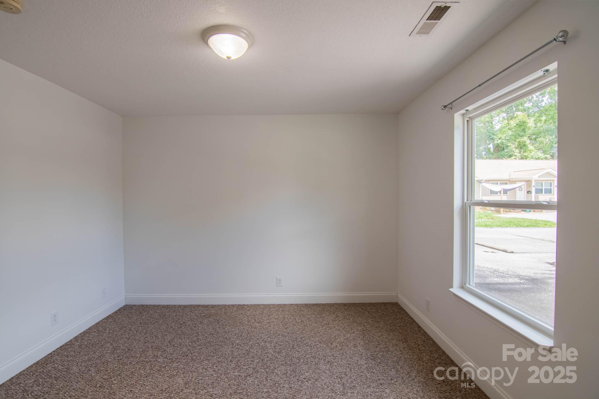 835 3rd Avenue W Hendersonville NC 28739