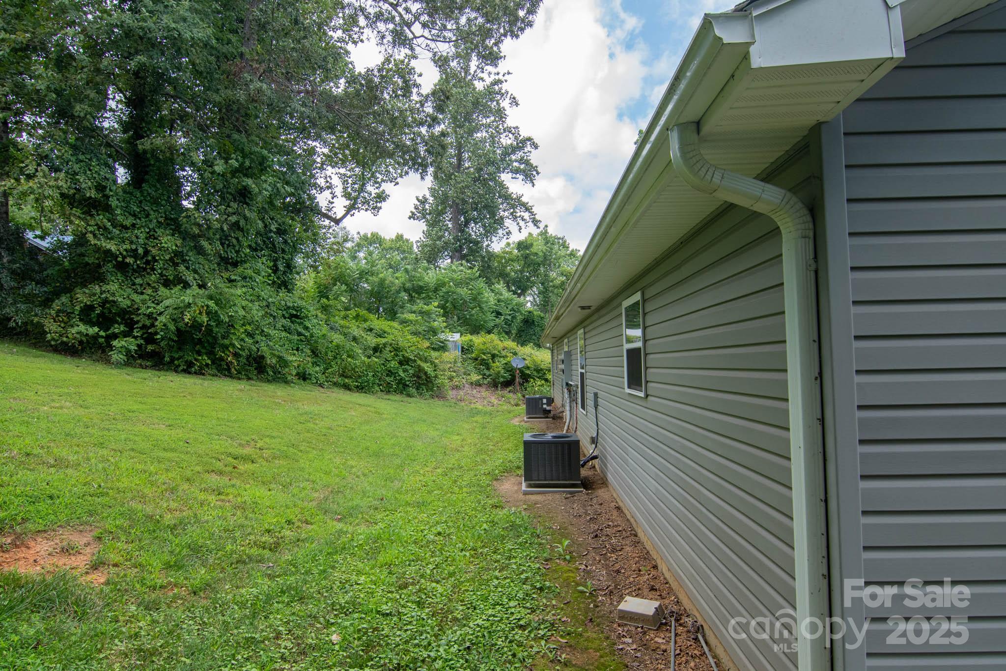 835 3rd Avenue W Hendersonville NC 28739