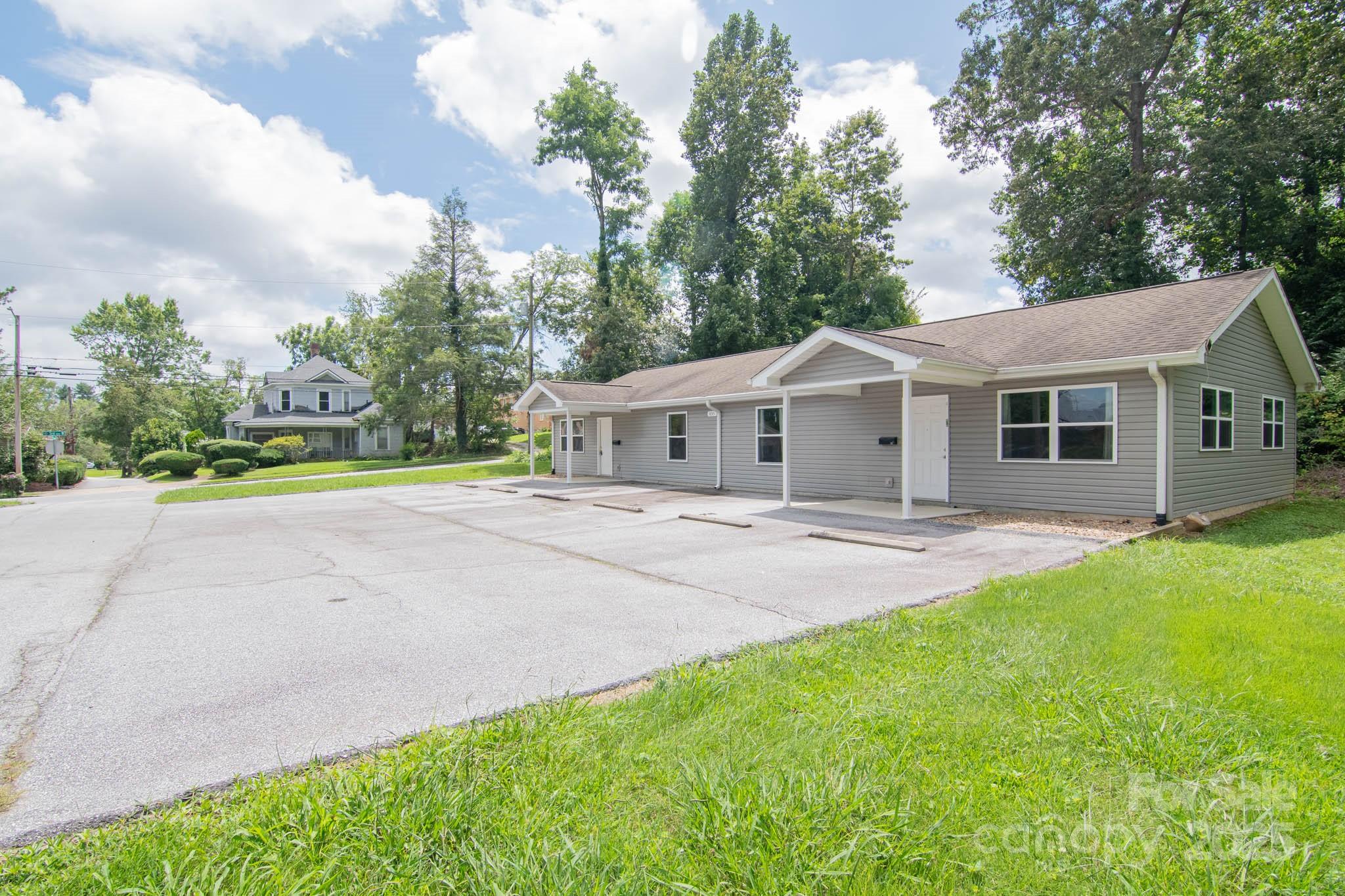 835 3rd Avenue W Hendersonville NC 28739
