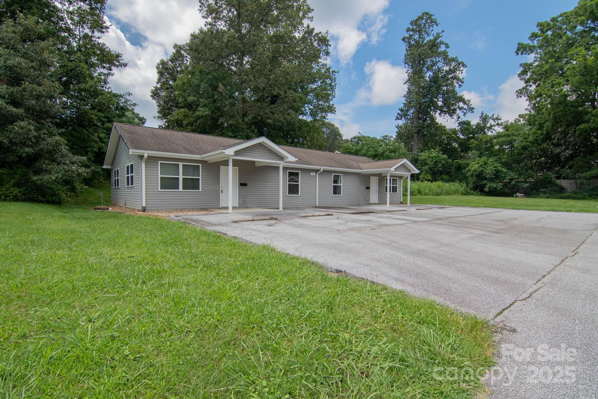 835 3rd Avenue W Hendersonville NC 28739