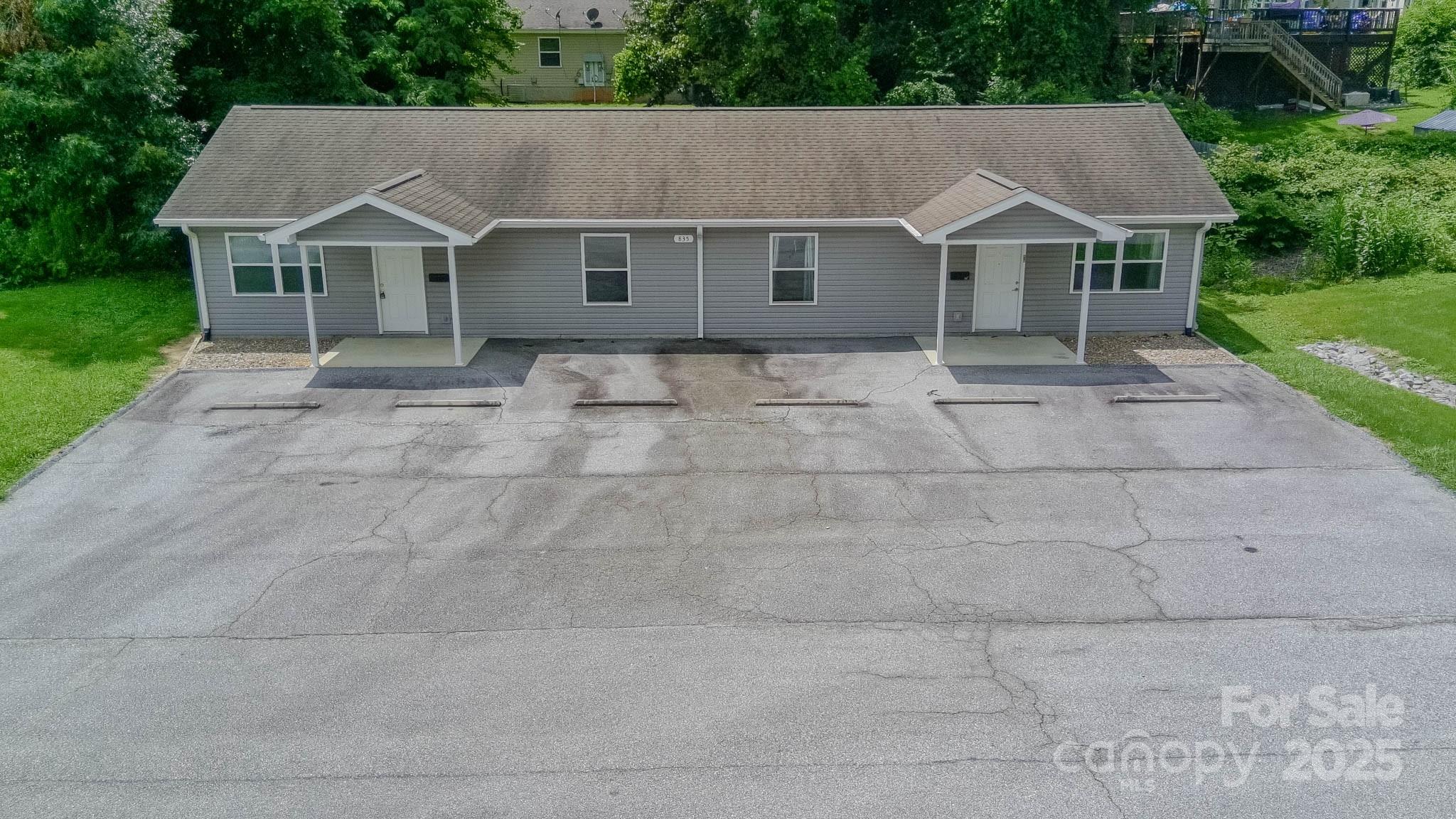 835 3rd Avenue W Hendersonville NC 28739