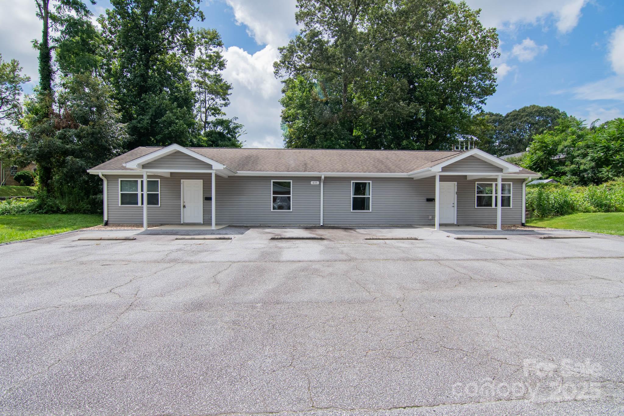 835 3rd Avenue W Hendersonville NC 28739