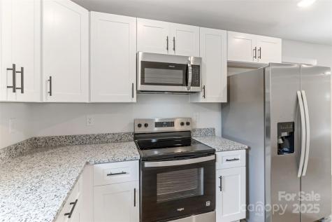 104 10th Avenue SE Hickory NC 28602