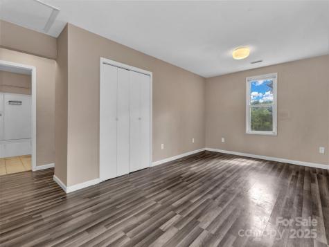 114 Elden Street Hendersonville NC 28739