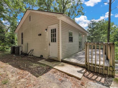 114 Elden Street Hendersonville NC 28739