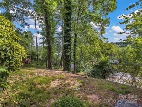 114 Elden Street Hendersonville NC 28739