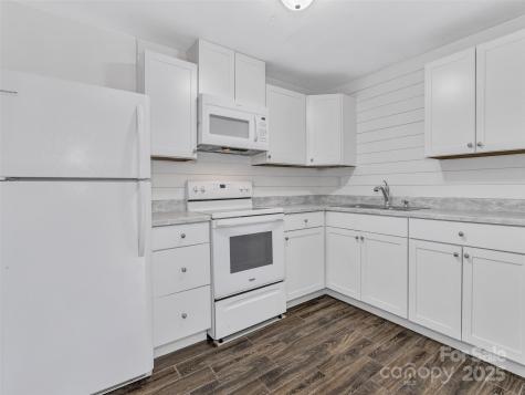 114 Elden Street Hendersonville NC 28739