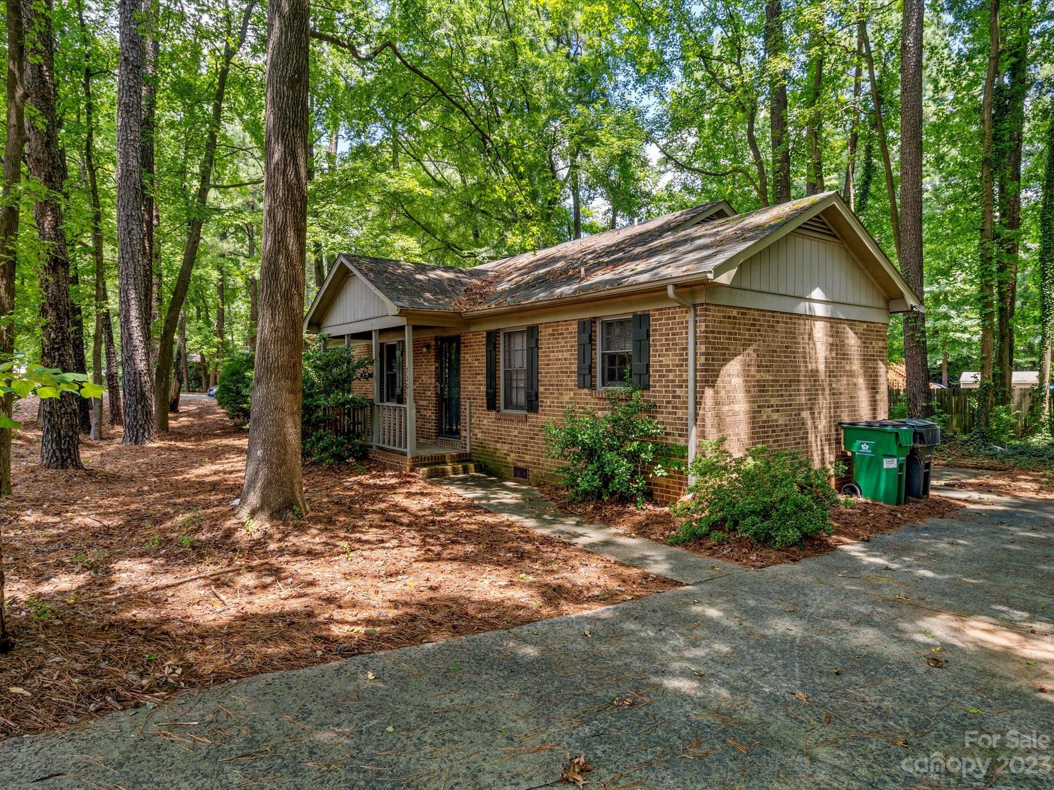1061 Pineborough Road Charlotte NC 28212