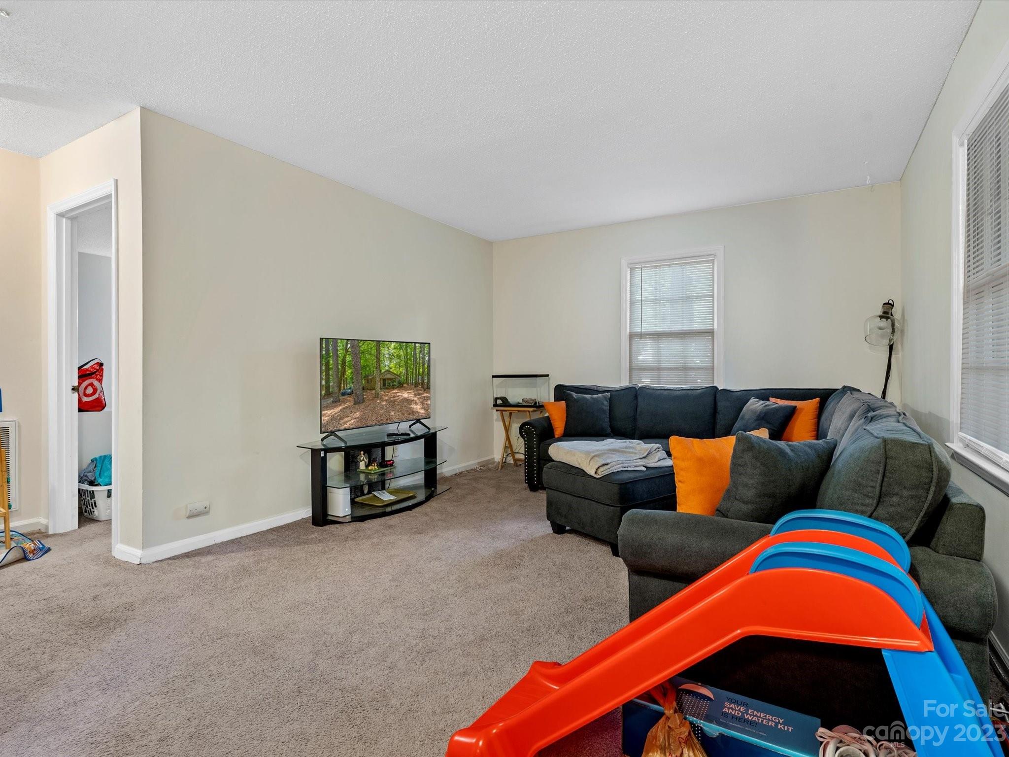 1061 Pineborough Road Charlotte NC 28212