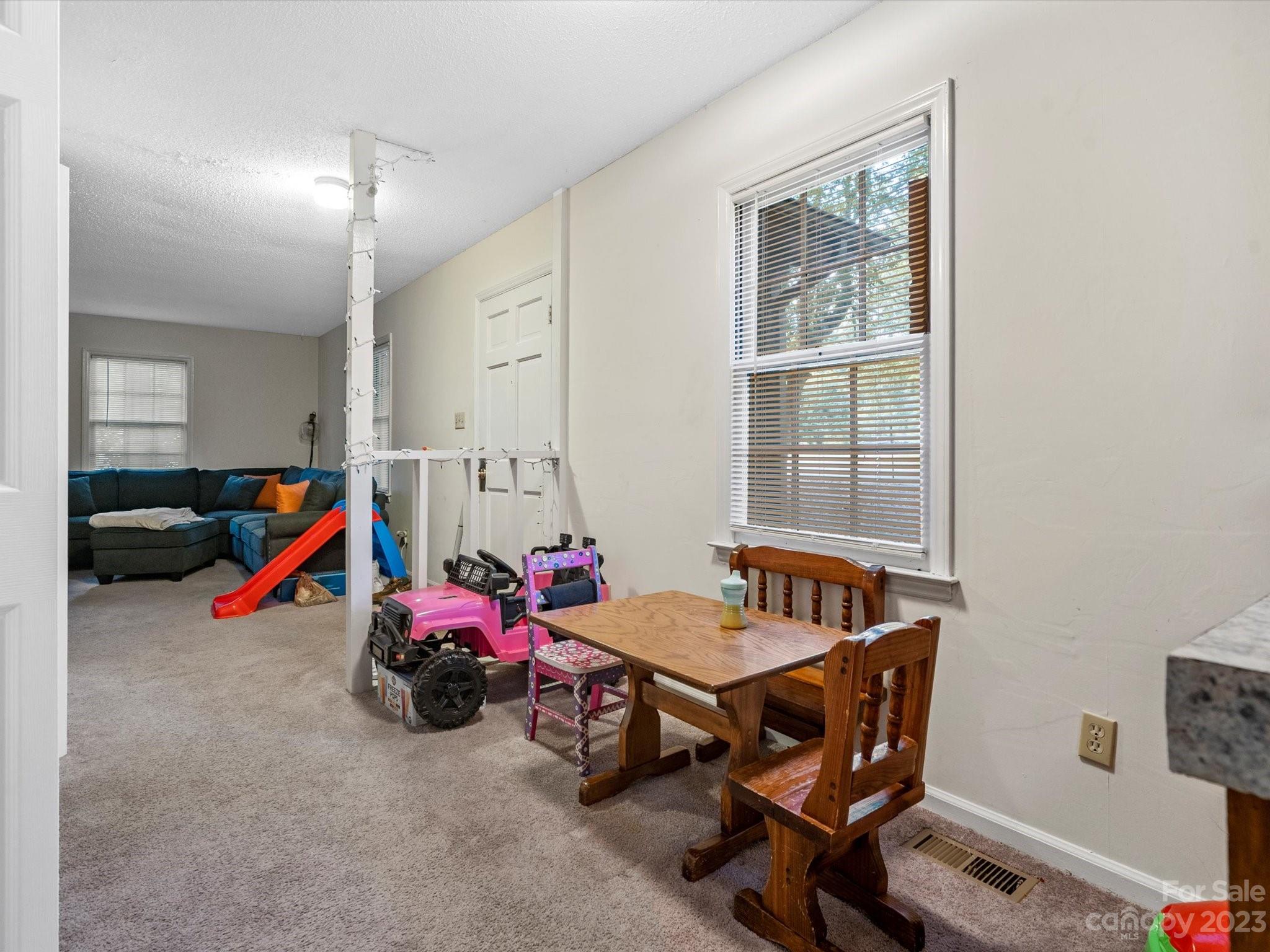 1061 Pineborough Road Charlotte NC 28212