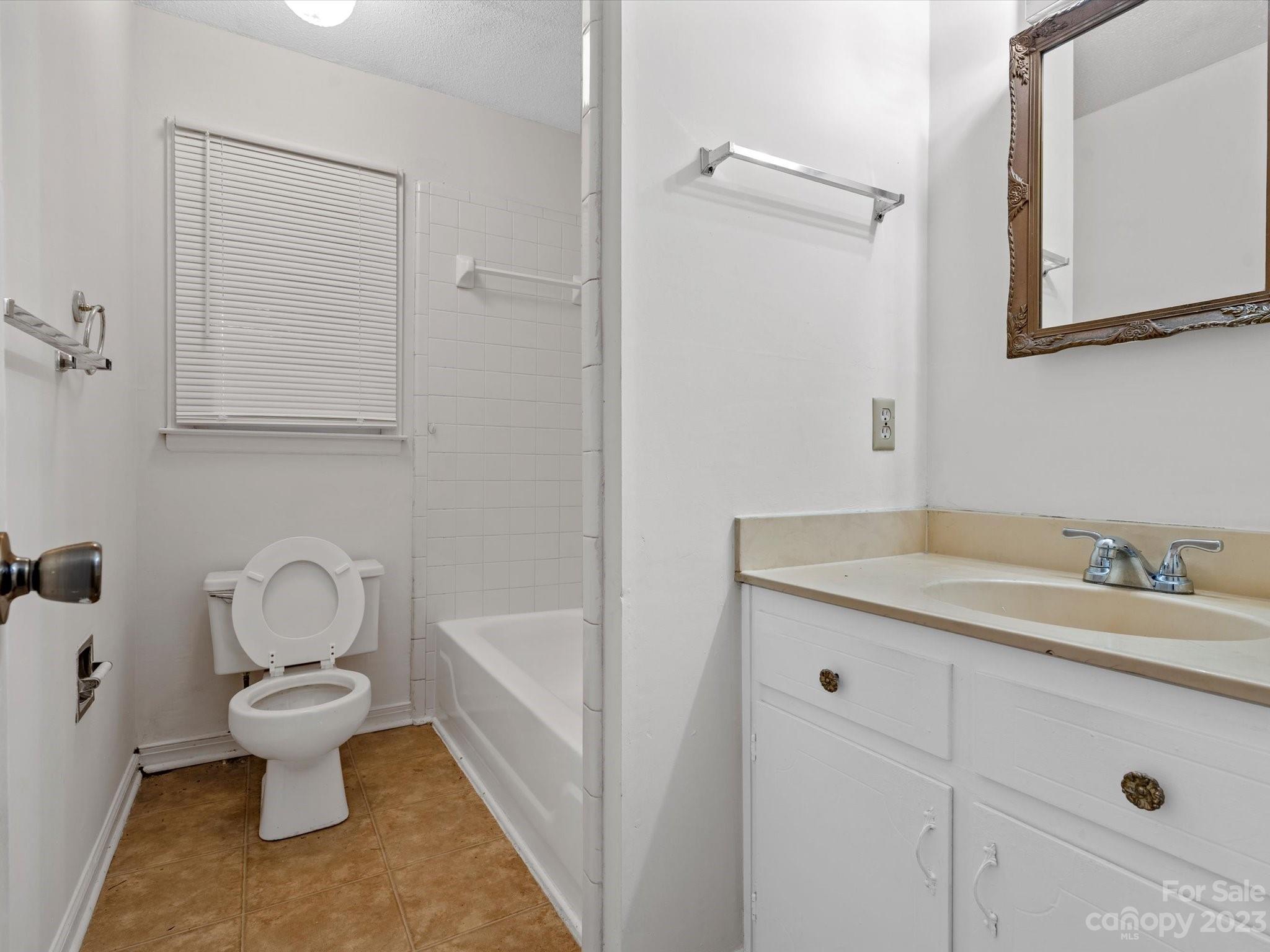 1061 Pineborough Road Charlotte NC 28212