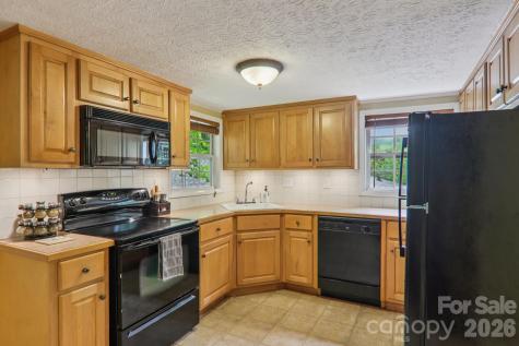 416 S Cherokee Avenue Black Mountain NC 28711