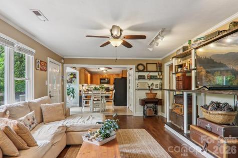 416 S Cherokee Avenue Black Mountain NC 28711