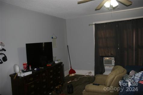 316 N Government Street Lincolnton NC 28092