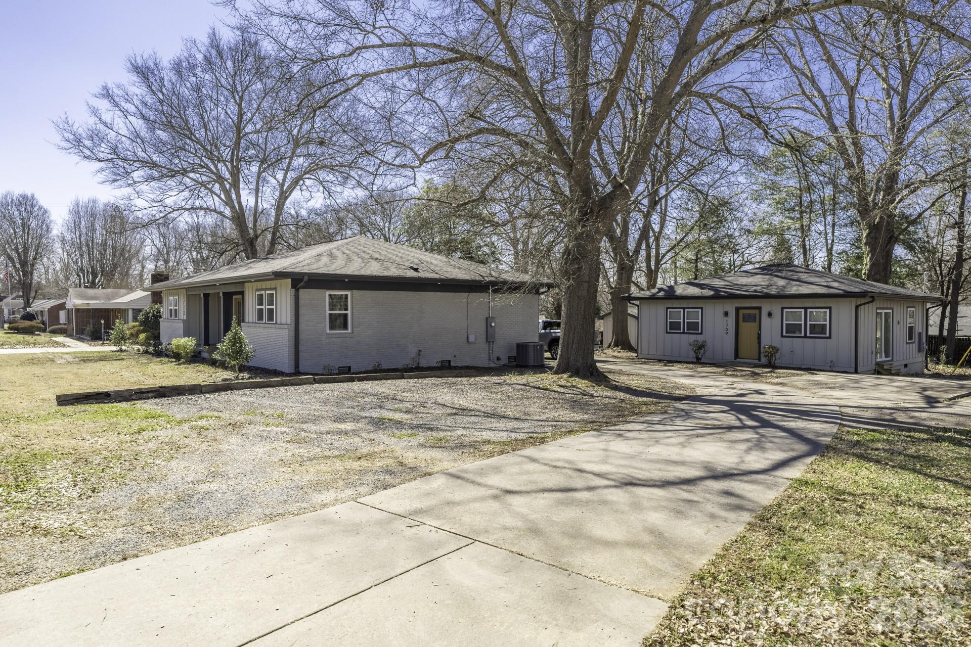 1713 Davis Park Road Gastonia NC 28052