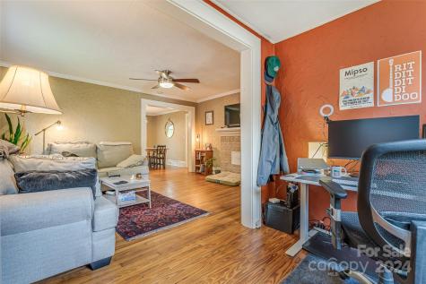 6 Reynolds Road Asheville NC 28806