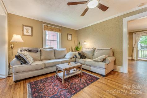 6 Reynolds Road Asheville NC 28806