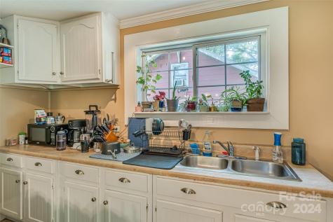6 Reynolds Road Asheville NC 28806
