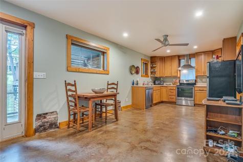 6 Reynolds Road Asheville NC 28806