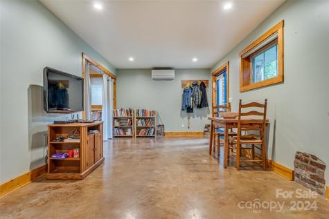 6 Reynolds Road Asheville NC 28806