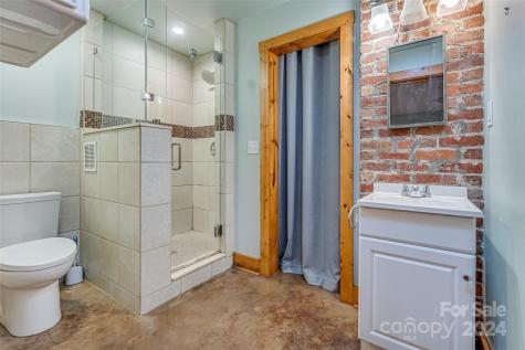 6 Reynolds Road Asheville NC 28806