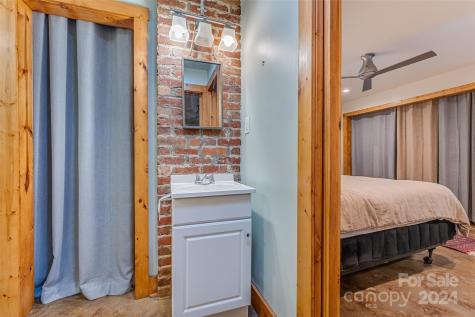 6 Reynolds Road Asheville NC 28806