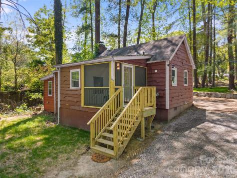 1110 3rd Avenue W Hendersonville NC 28739