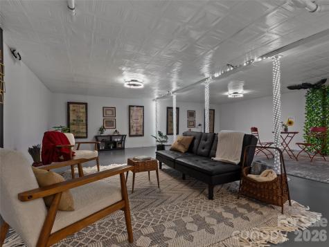 1110 3rd Avenue W Hendersonville NC 28739