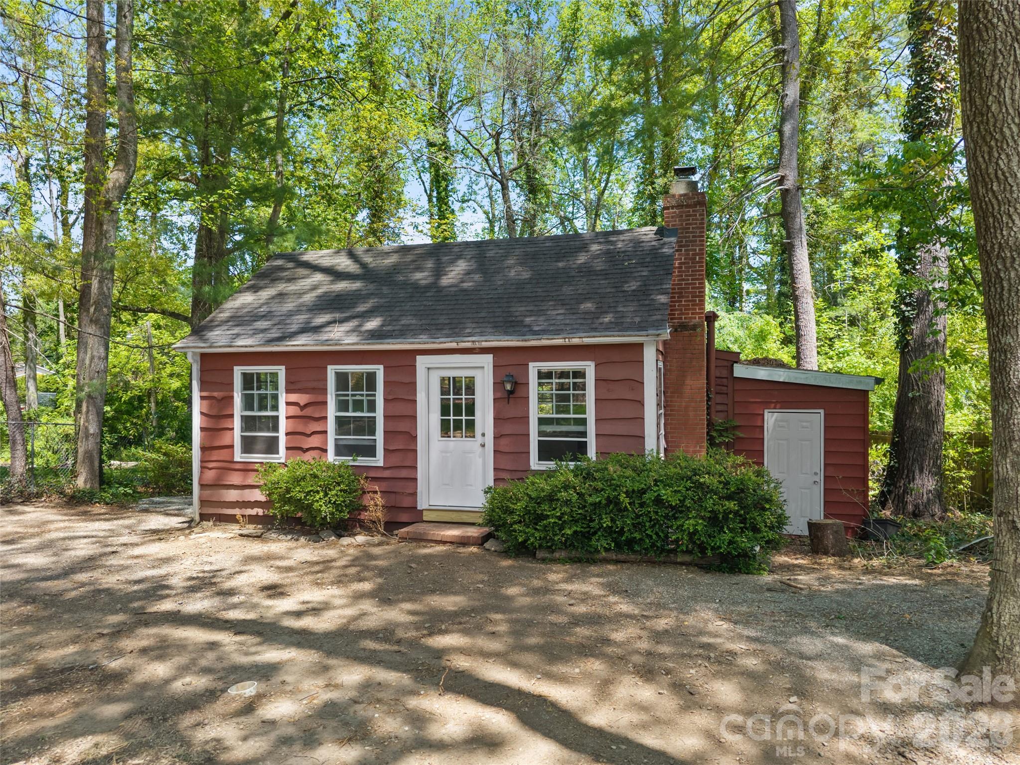 1110 3rd Avenue W Hendersonville NC 28739
