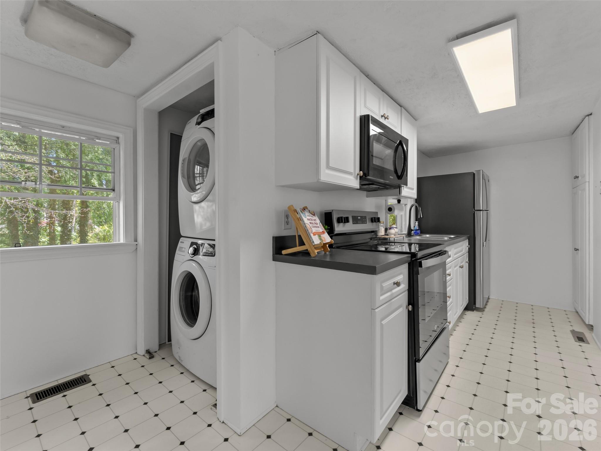 1110 3rd Avenue W Hendersonville NC 28739