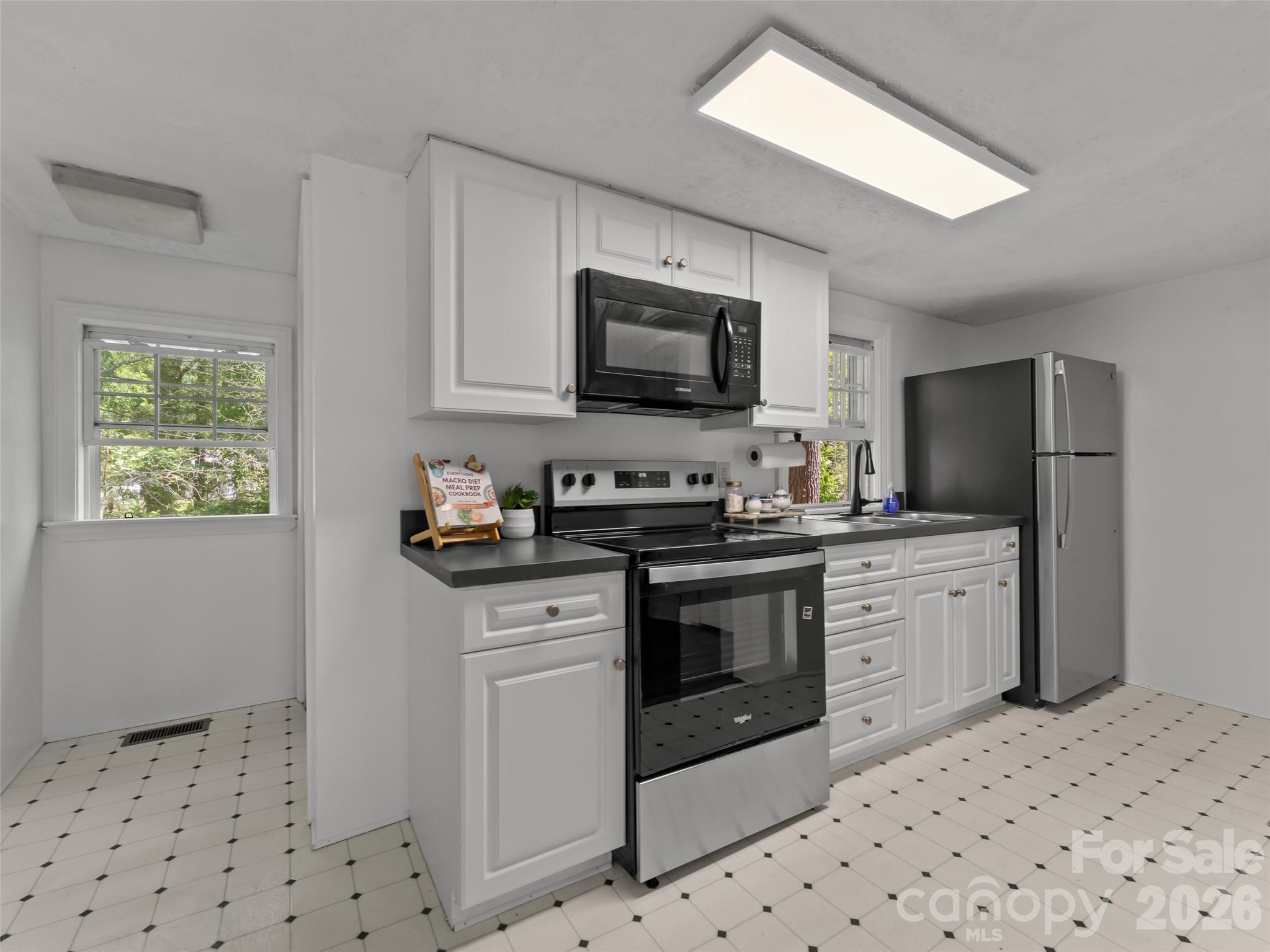 1110 3rd Avenue W Hendersonville NC 28739