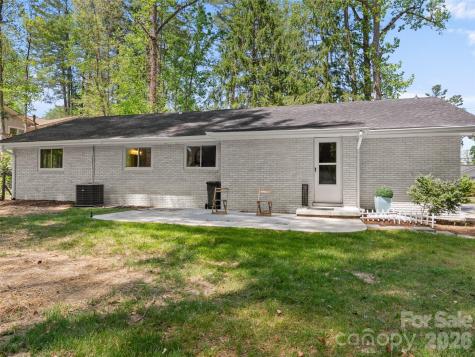 1110 3rd Avenue W Hendersonville NC 28739
