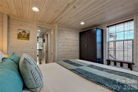 1628 Round Hill Road Bryson City NC 28713