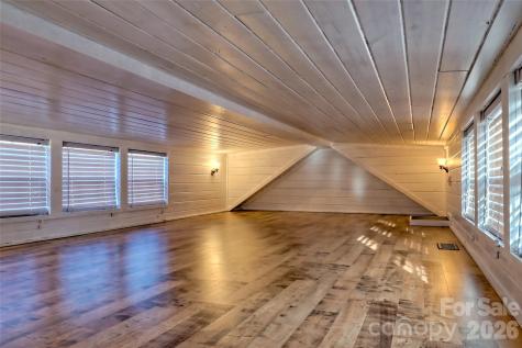 1628 Round Hill Road Bryson City NC 28713