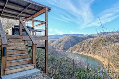1628 Round Hill Road Bryson City NC 28713