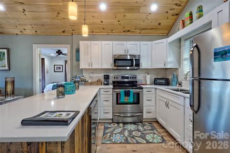1628 Round Hill Road Bryson City NC 28713