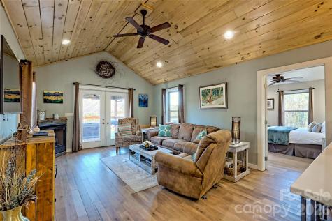 1628 Round Hill Road Bryson City NC 28713