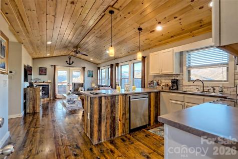 1628 Round Hill Road Bryson City NC 28713