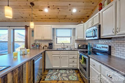 1628 Round Hill Road Bryson City NC 28713