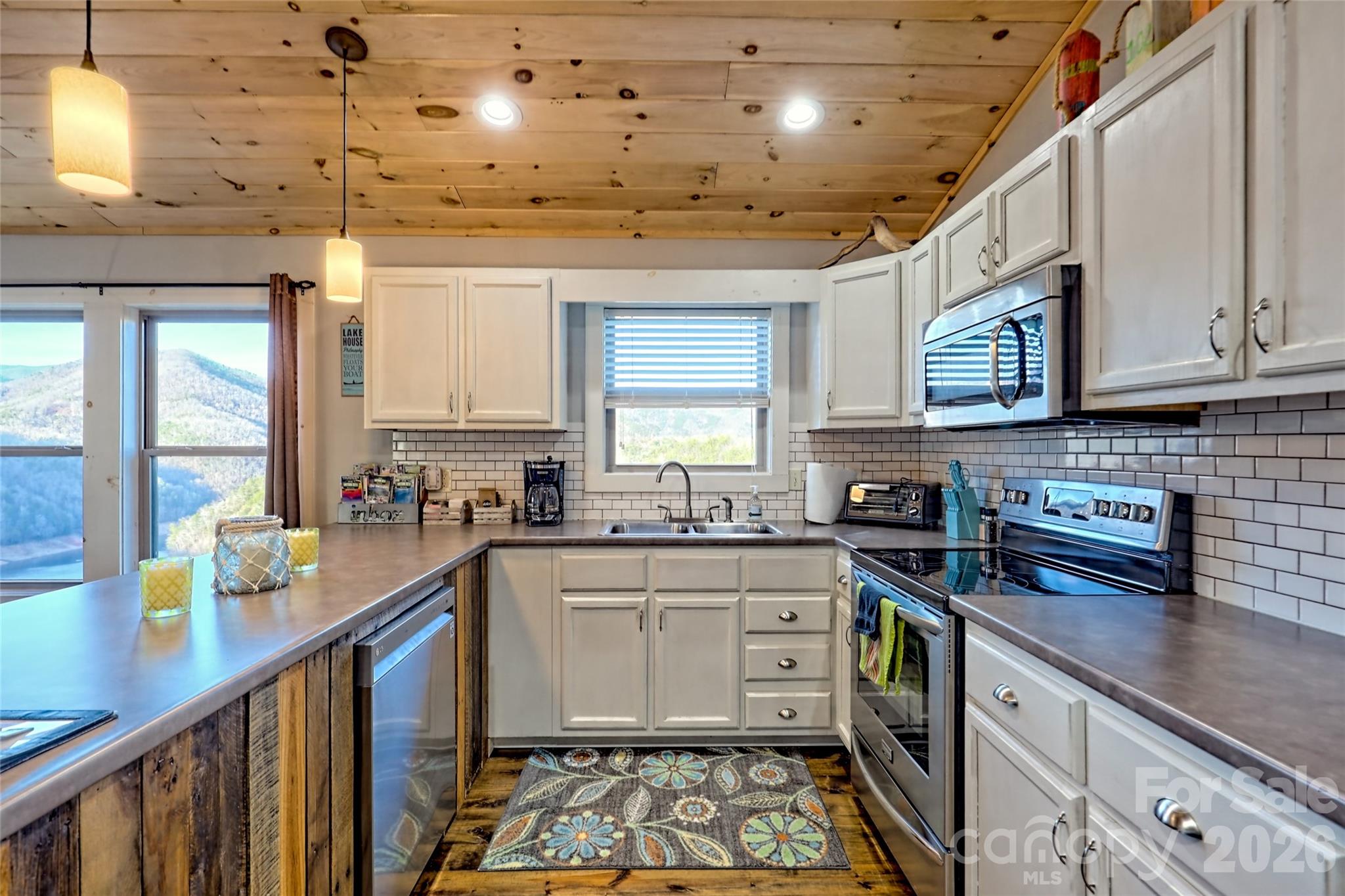 1628 Round Hill Road Bryson City NC 28713