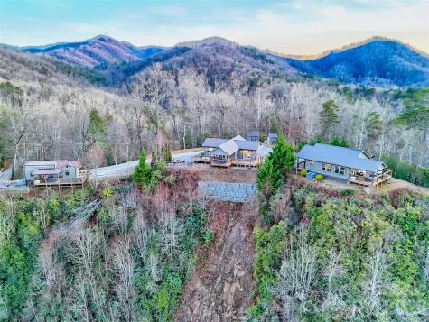 1628 Round Hill Road Bryson City NC 28713