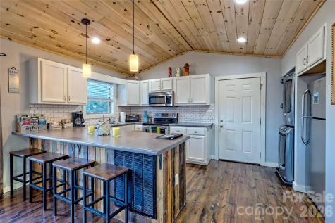 1628 Round Hill Road Bryson City NC 28713
