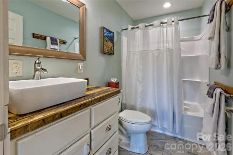 1628 Round Hill Road Bryson City NC 28713