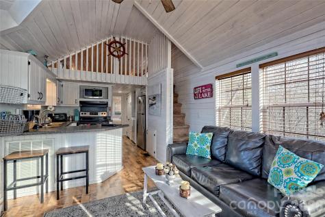 1628 Round Hill Road Bryson City NC 28713