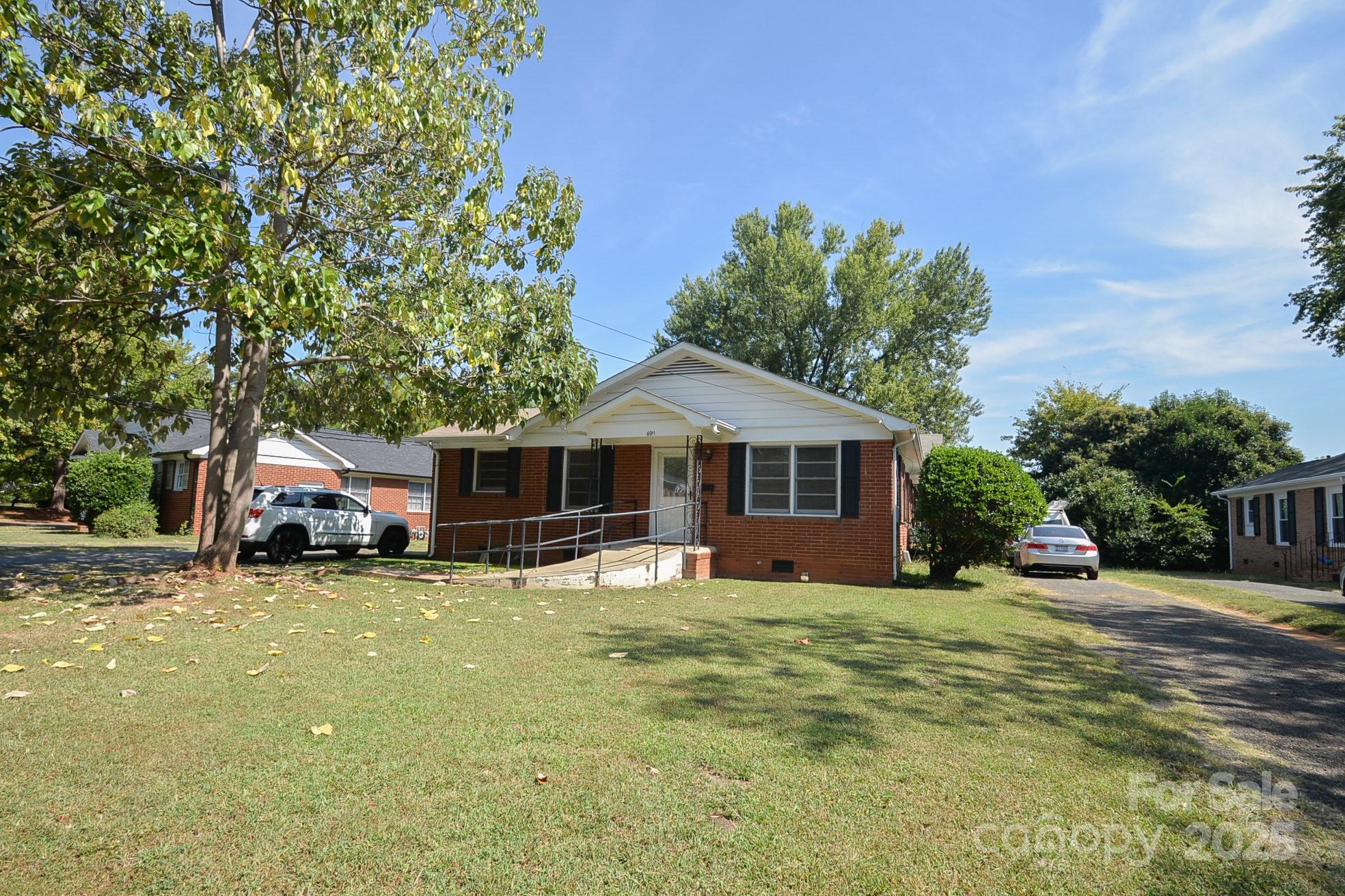 6911 Woodstream Drive Charlotte NC 28210