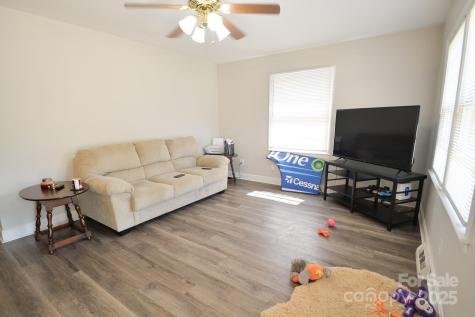 6911 Woodstream Drive Charlotte NC 28210