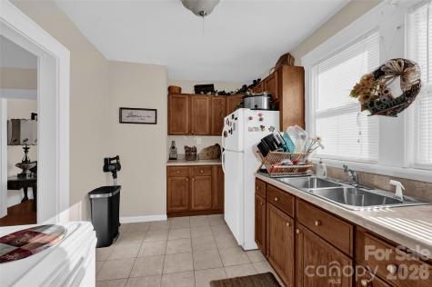 328-330 3rd Avenue SE Hickory NC 28602