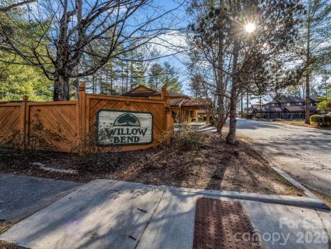 520 Courtwood Lane Hendersonville NC 28739
