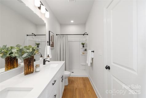 4815/4817 Victoria Avenue Charlotte NC 28269