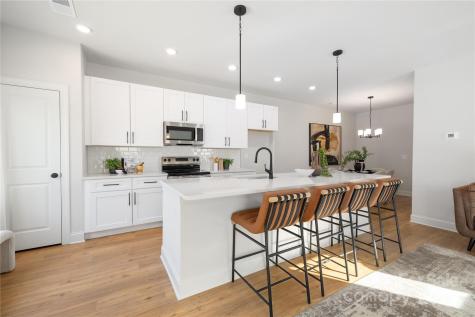 4815/4817 Victoria Avenue Charlotte NC 28269